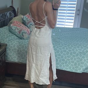 New with tags Reformation Kinsie Linen Dress midi white open back with slit